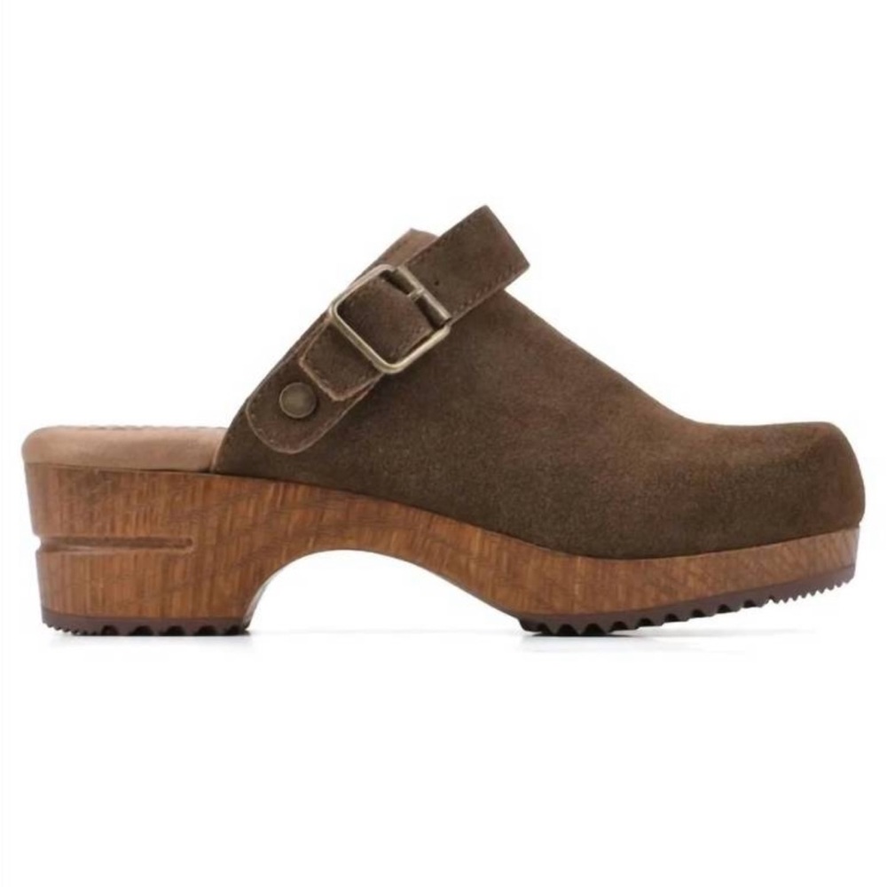 WHITE MOUNTAIN brown faux suede Clog